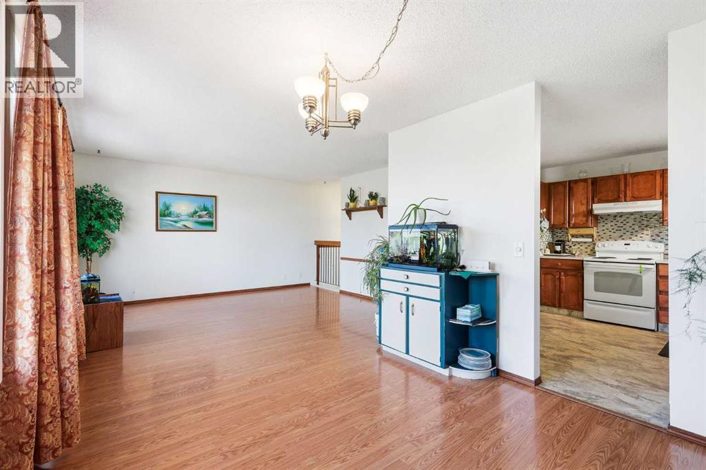 Single Family House Bi-level for Sale in  Macewan Glen Road NW MacEwan Glen Calgary 