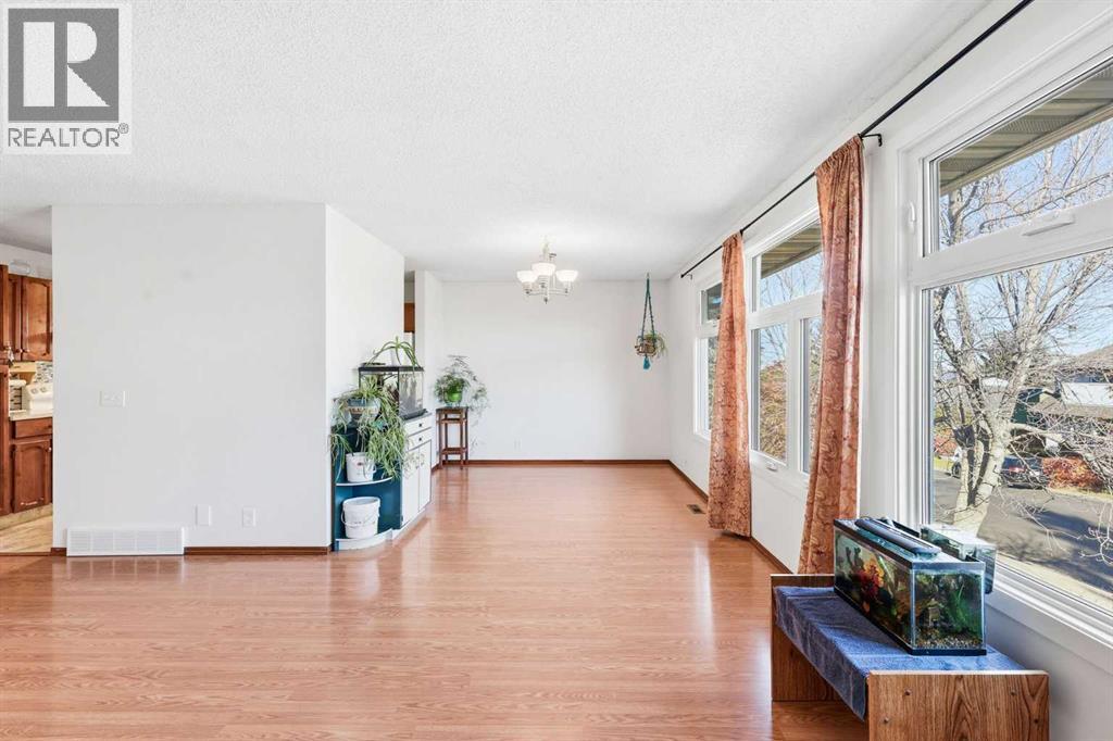 Single Family House Bi-level for Sale in  Macewan Glen Road NW MacEwan Glen Calgary 