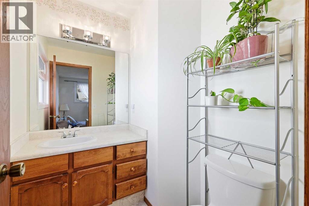 Single Family House Bi-level for Sale in  Macewan Glen Road NW MacEwan Glen Calgary 