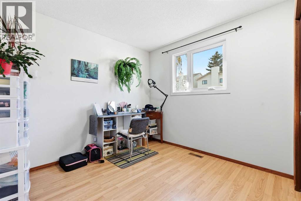 Single Family House Bi-level for Sale in  Macewan Glen Road NW MacEwan Glen Calgary 