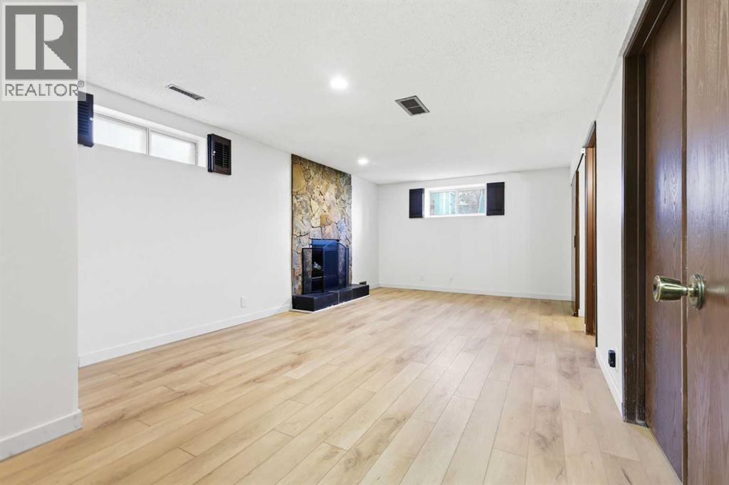 Single Family House Bi-level for Sale in  Macewan Glen Road NW MacEwan Glen Calgary 