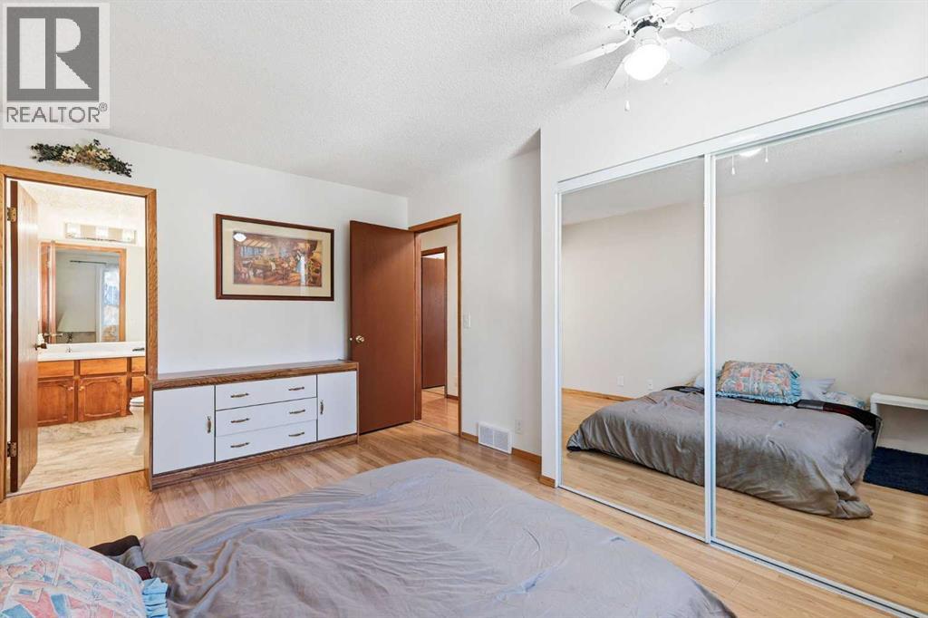 Single Family House Bi-level for Sale in  Macewan Glen Road NW MacEwan Glen Calgary 