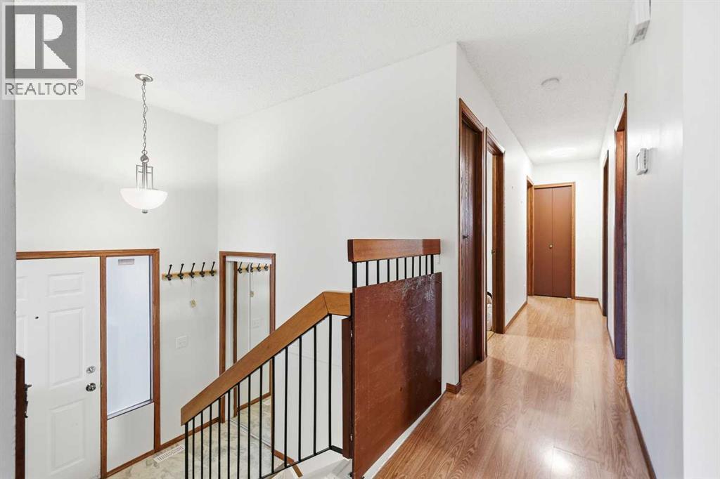 Single Family House Bi-level for Sale in  Macewan Glen Road NW MacEwan Glen Calgary 