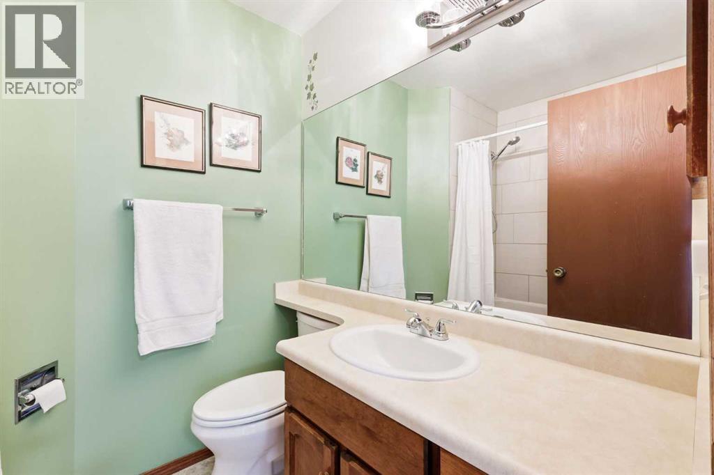 Single Family House Bi-level for Sale in  Macewan Glen Road NW MacEwan Glen Calgary 