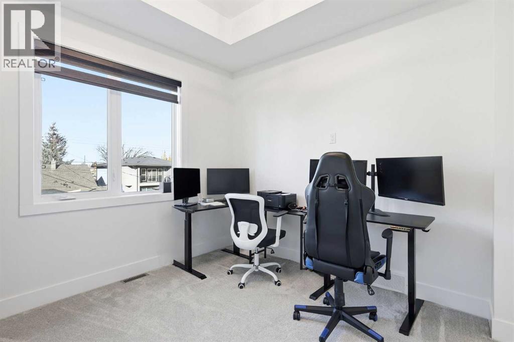 Single Family House for Sale in   Avenue NE Tuxedo Park Calgary 