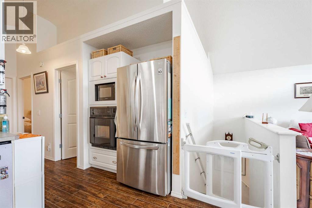 Single Family House Bungalow for Sale in  Everridge Court SW Evergreen Calgary 