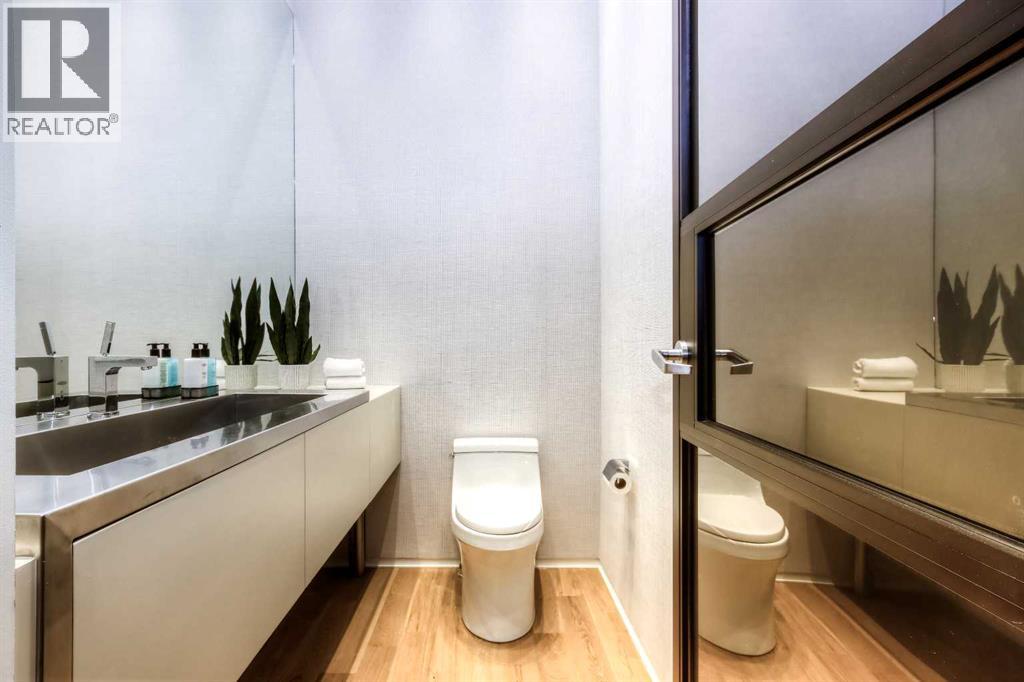 Single Family House for Sale in   Avenue NW West Hillhurst Calgary 