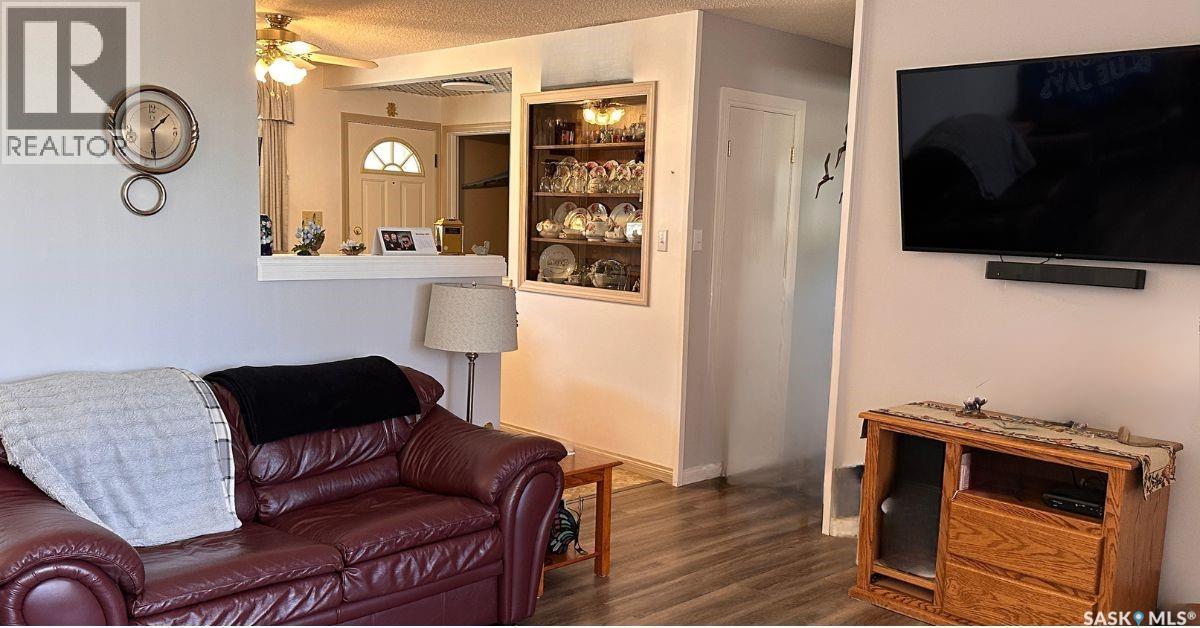 Single Family House Bungalow for Sale in  th AVENUE NW Swift Current 