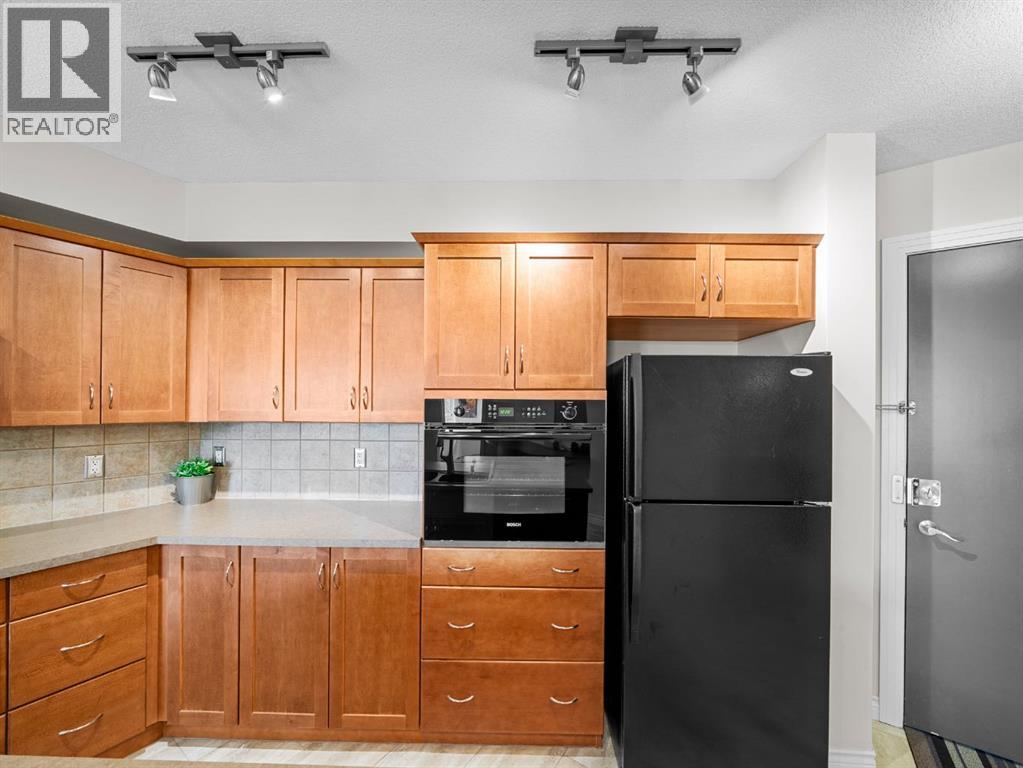 Single Family House for Sale in    Avenue NW Varsity Calgary 