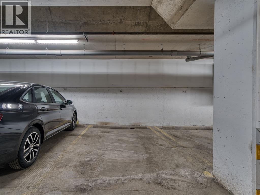 Single Family House for Sale in    Avenue NW Varsity Calgary 