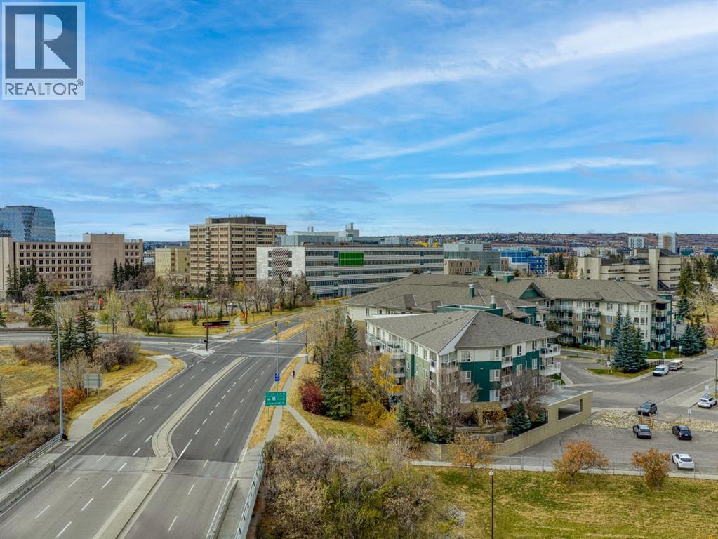 Single Family House for Sale in    Avenue NW Varsity Calgary 