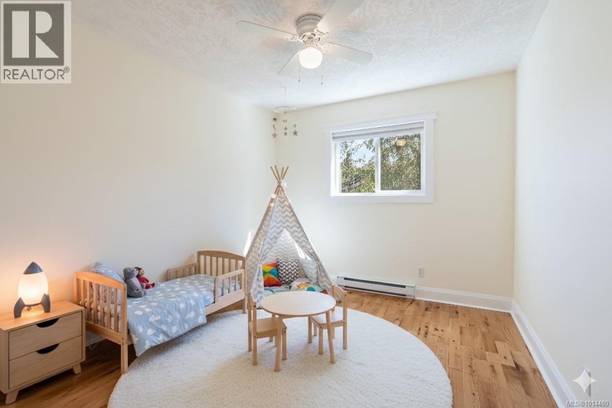  1290 Lidgate Court, Saanich