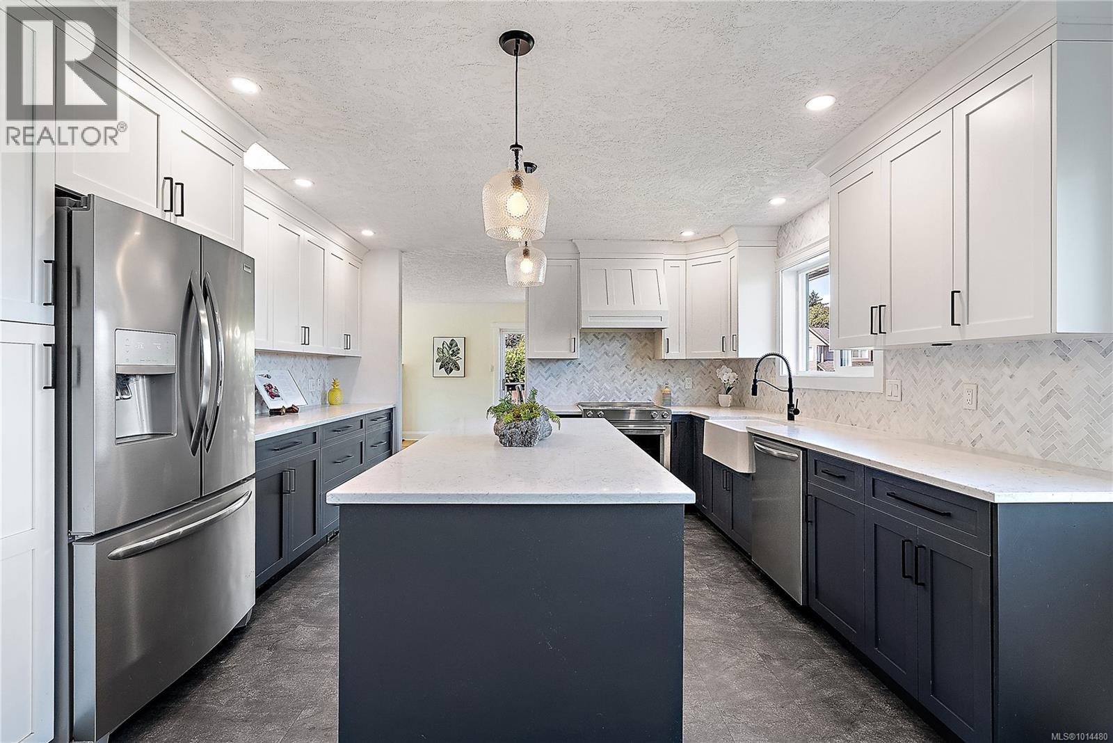  1290 Lidgate Court, Saanich