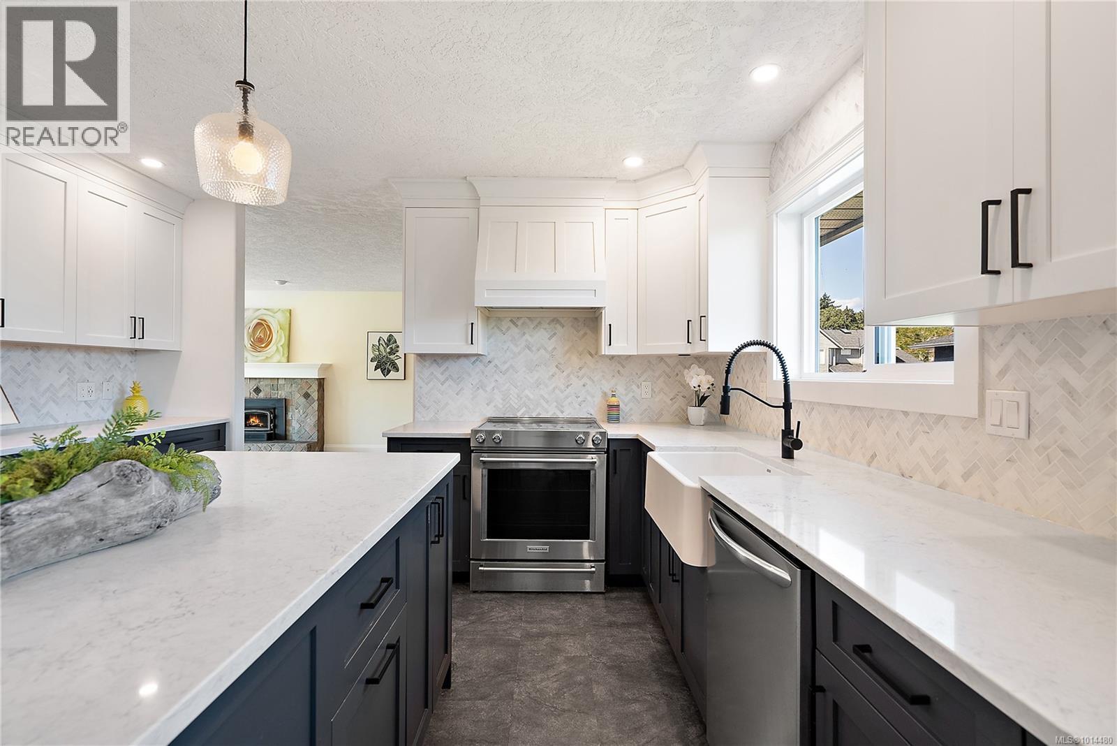  1290 Lidgate Court, Saanich