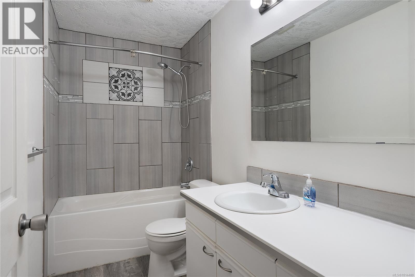  1290 Lidgate Court, Saanich