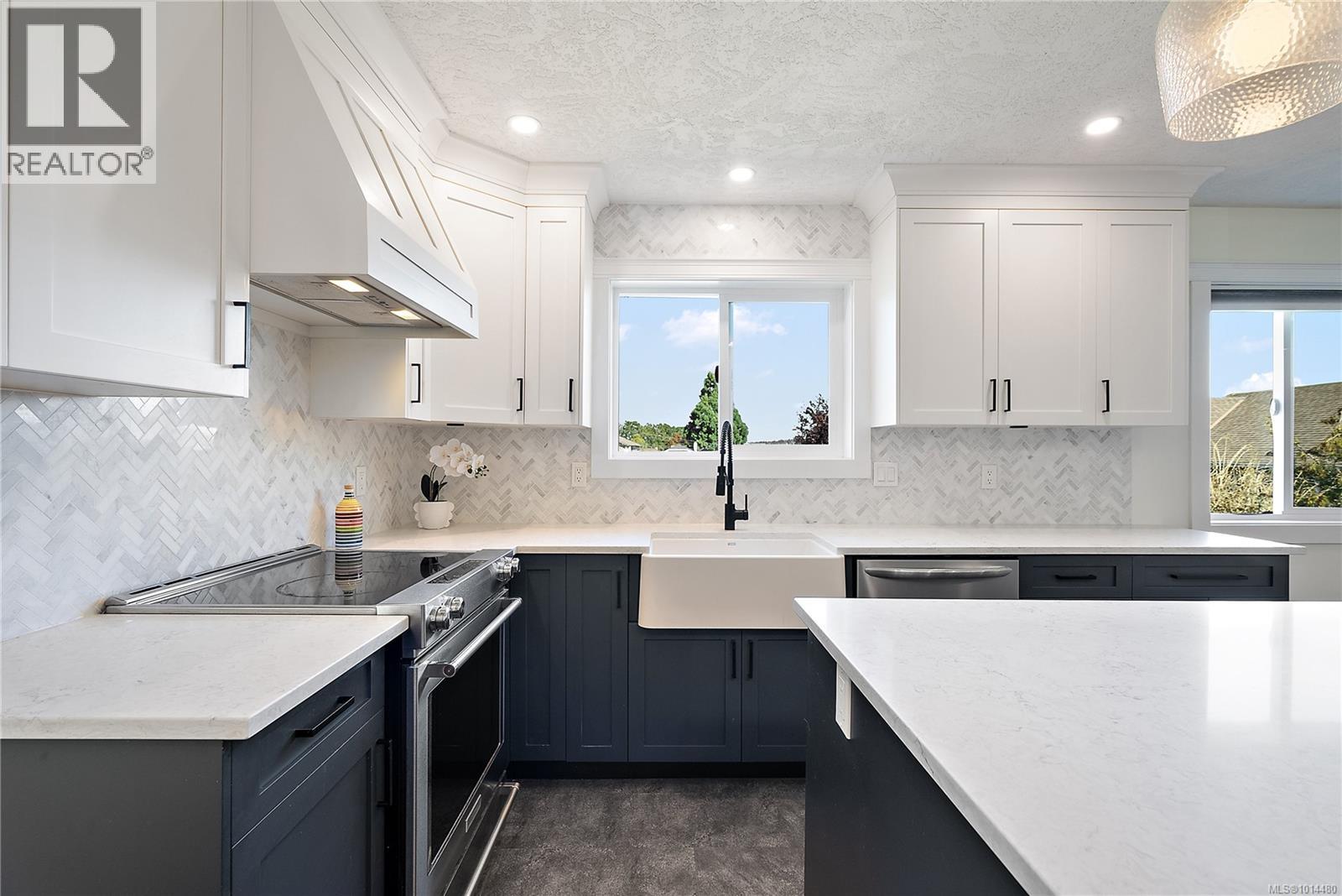  1290 Lidgate Court, Saanich