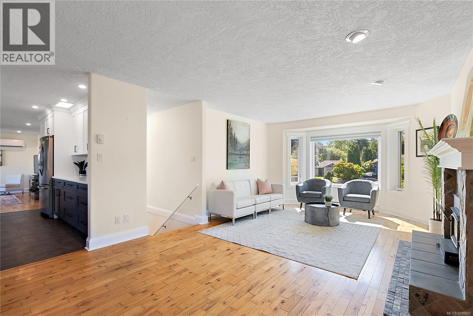  1290 Lidgate Court, Saanich