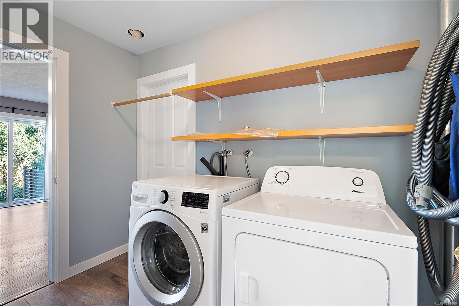  1290 Lidgate Court, Saanich