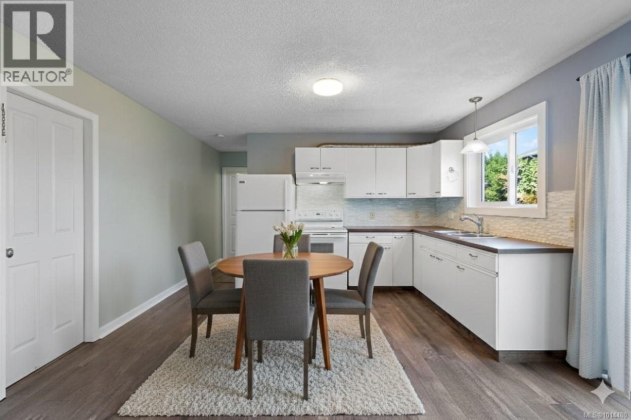  1290 Lidgate Court, Saanich