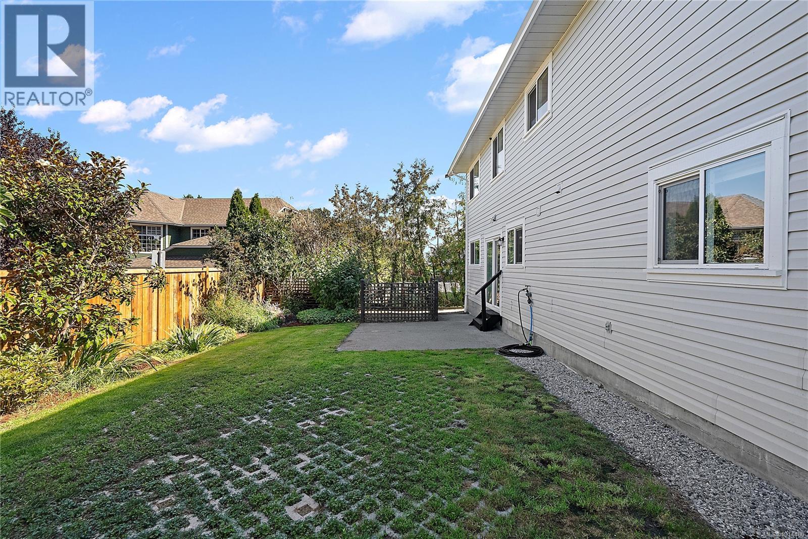  1290 Lidgate Court, Saanich