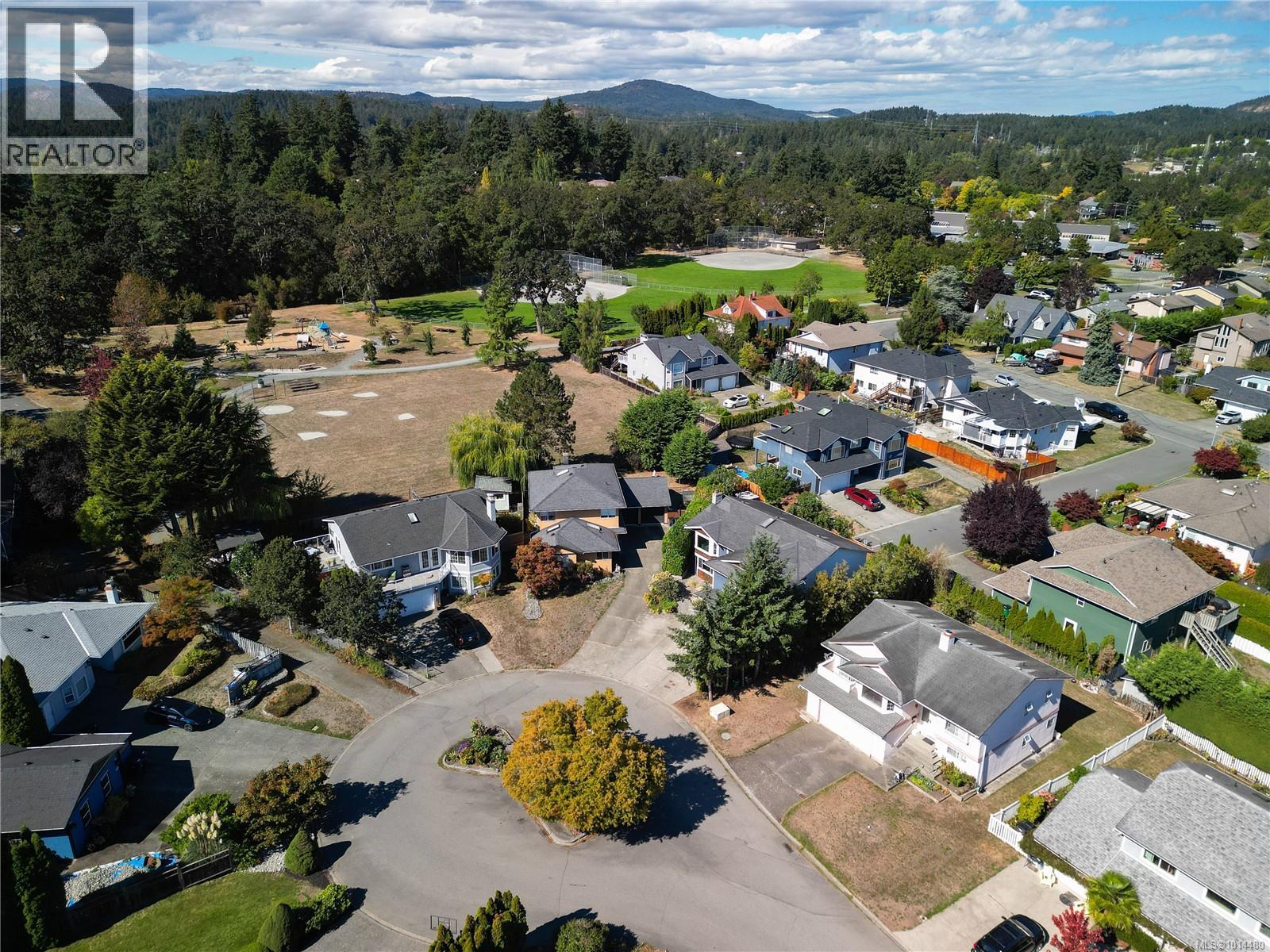  1290 Lidgate Court, Saanich