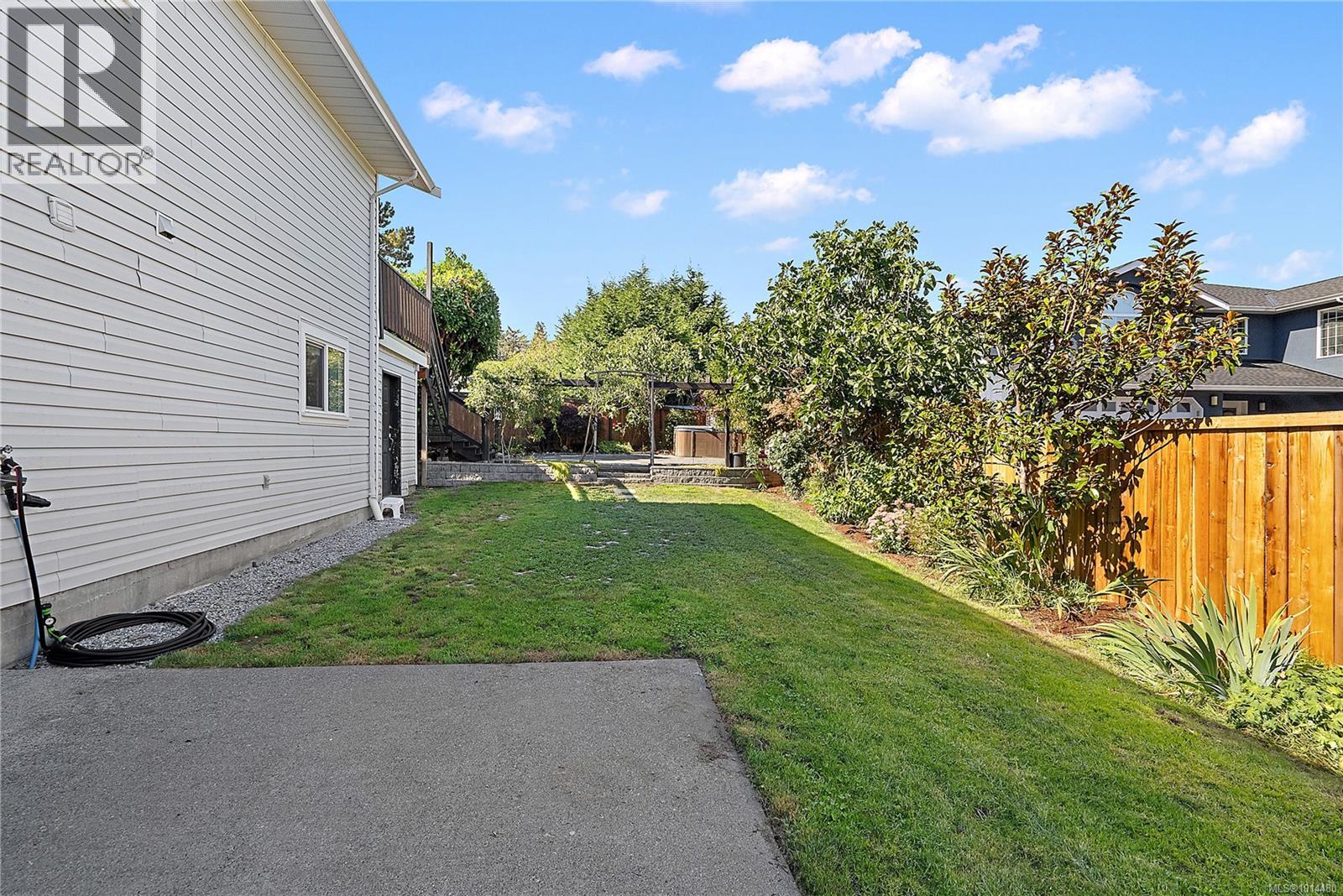  1290 Lidgate Court, Saanich