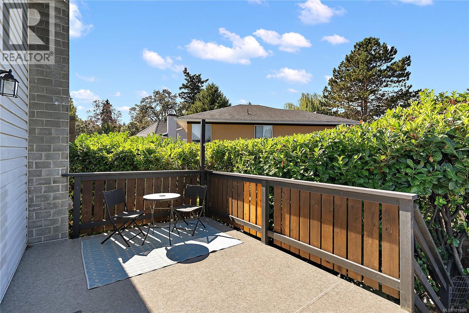  1290 Lidgate Court, Saanich