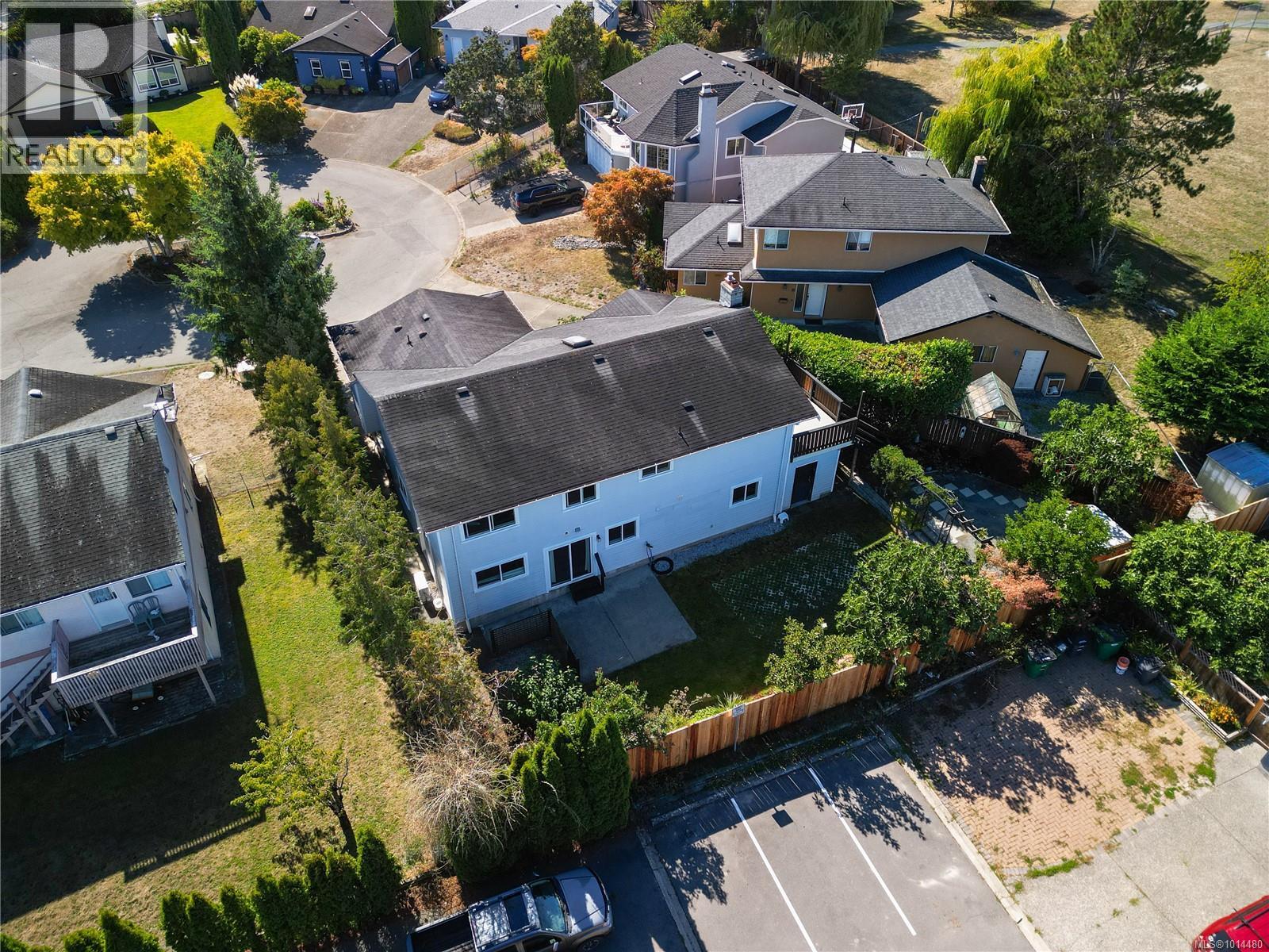  1290 Lidgate Court, Saanich