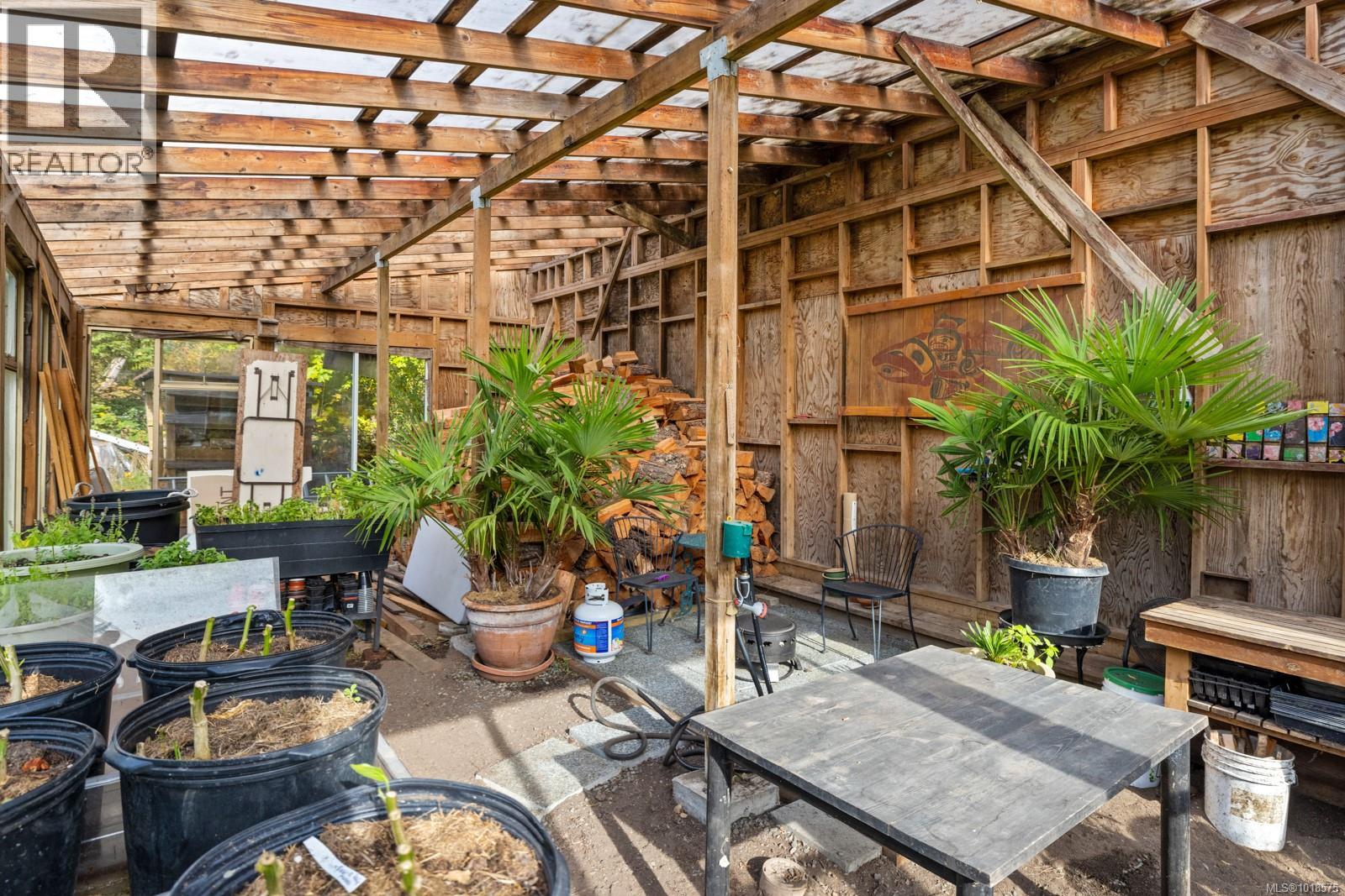 571 MEREDITH RD - 22