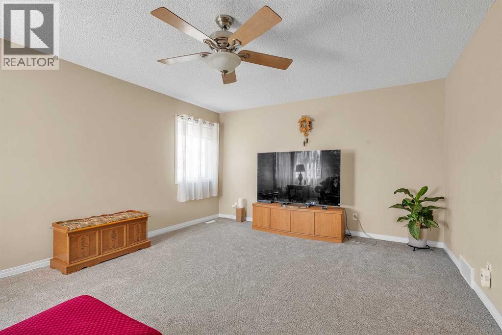 Single Family House for Sale in  Evermeadow Road SW Evergreen Calgary 