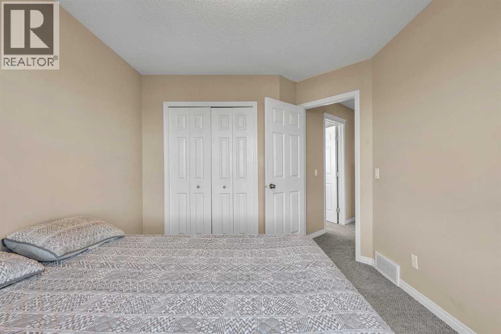 Single Family House for Sale in  Evermeadow Road SW Evergreen Calgary 