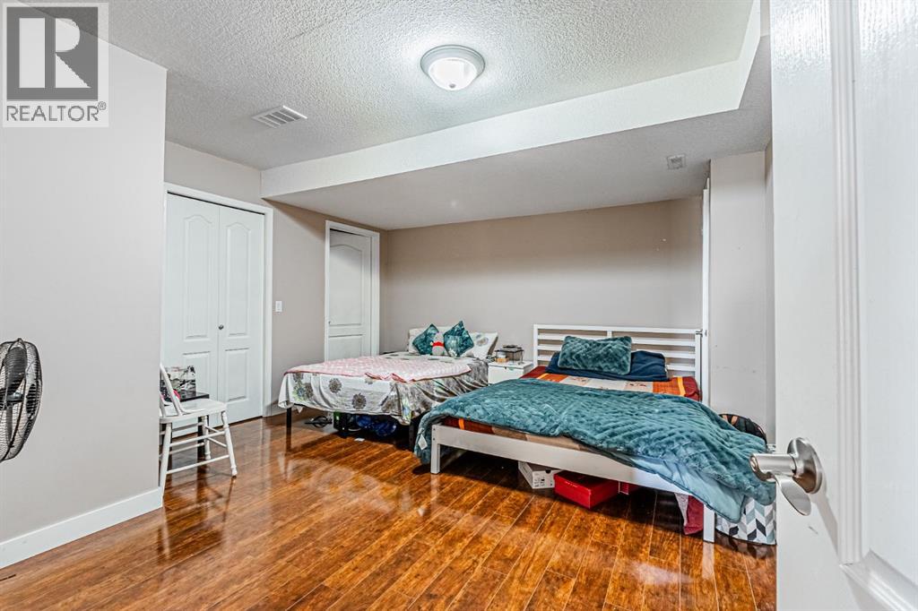 Single Family House for Sale in  Saddlecrest Park NE Saddle Ridge Calgary 