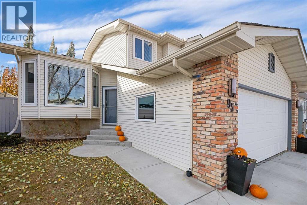 Single Family House 4 Level for Sale in  Macewan Meadow Way NW MacEwan Glen Calgary 