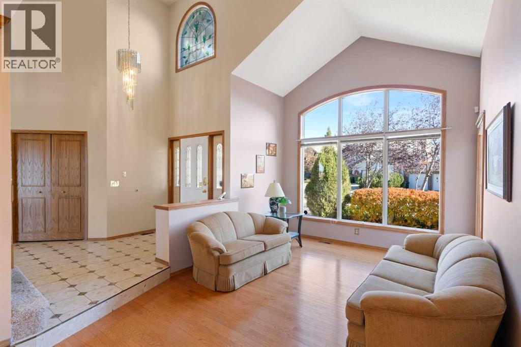 Single Family House for Sale in  Edenstone View NW Edgemont Calgary 