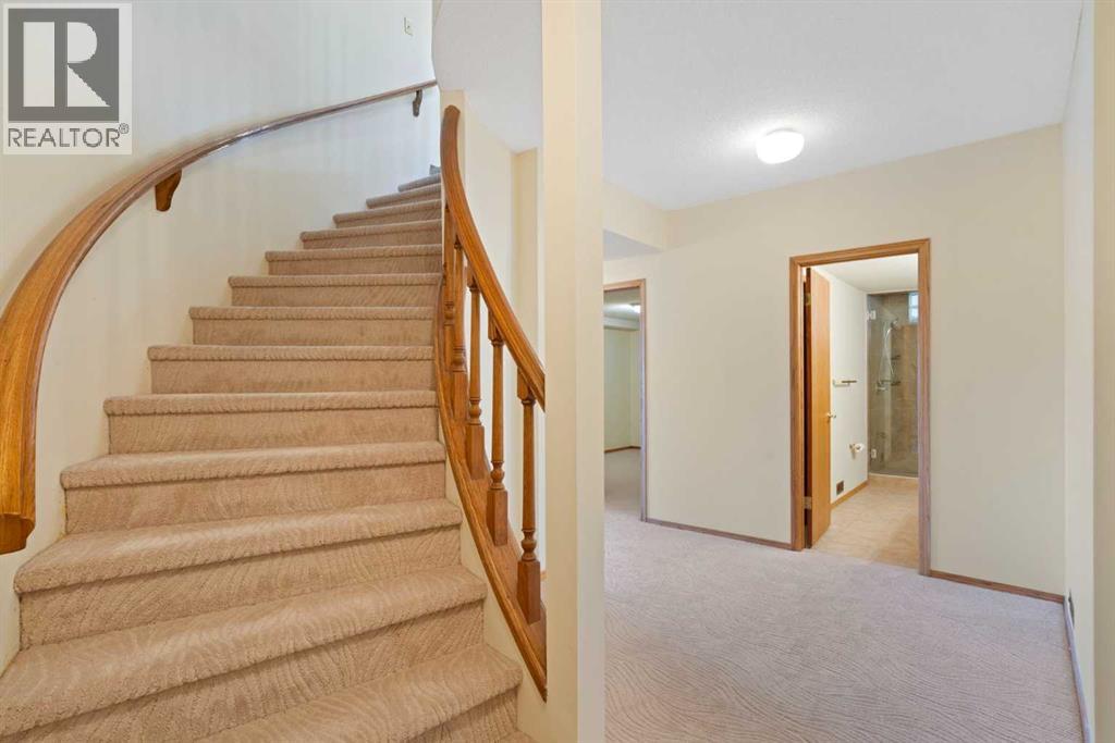 Single Family House for Sale in  Edenstone View NW Edgemont Calgary 