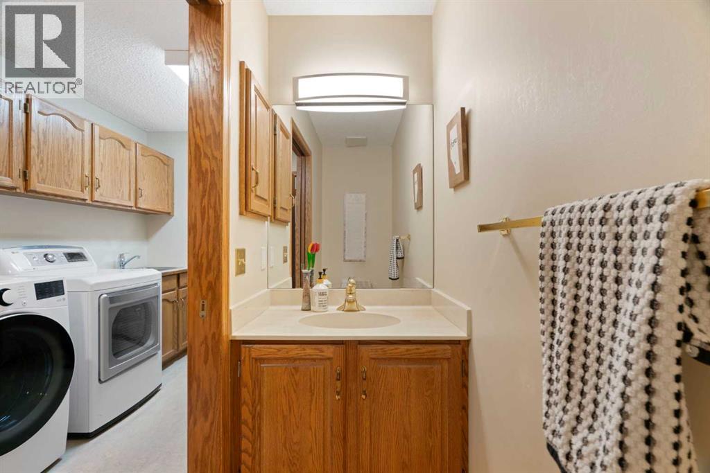 Single Family House for Sale in  Edenstone View NW Edgemont Calgary 