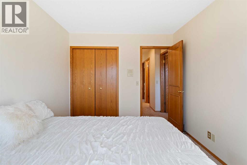 Single Family House for Sale in  Edenstone View NW Edgemont Calgary 