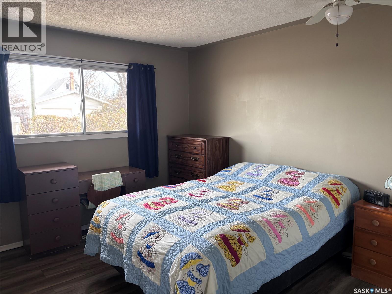 Single Family House Bi-level for Sale in  th AVENUE NE Swift Current 