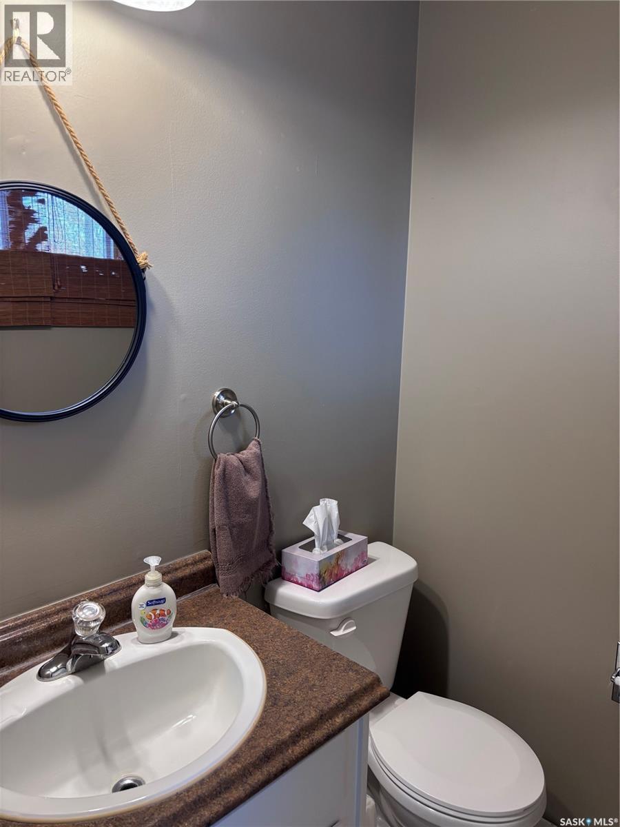 Single Family House Bi-level for Sale in  th AVENUE NE Swift Current 