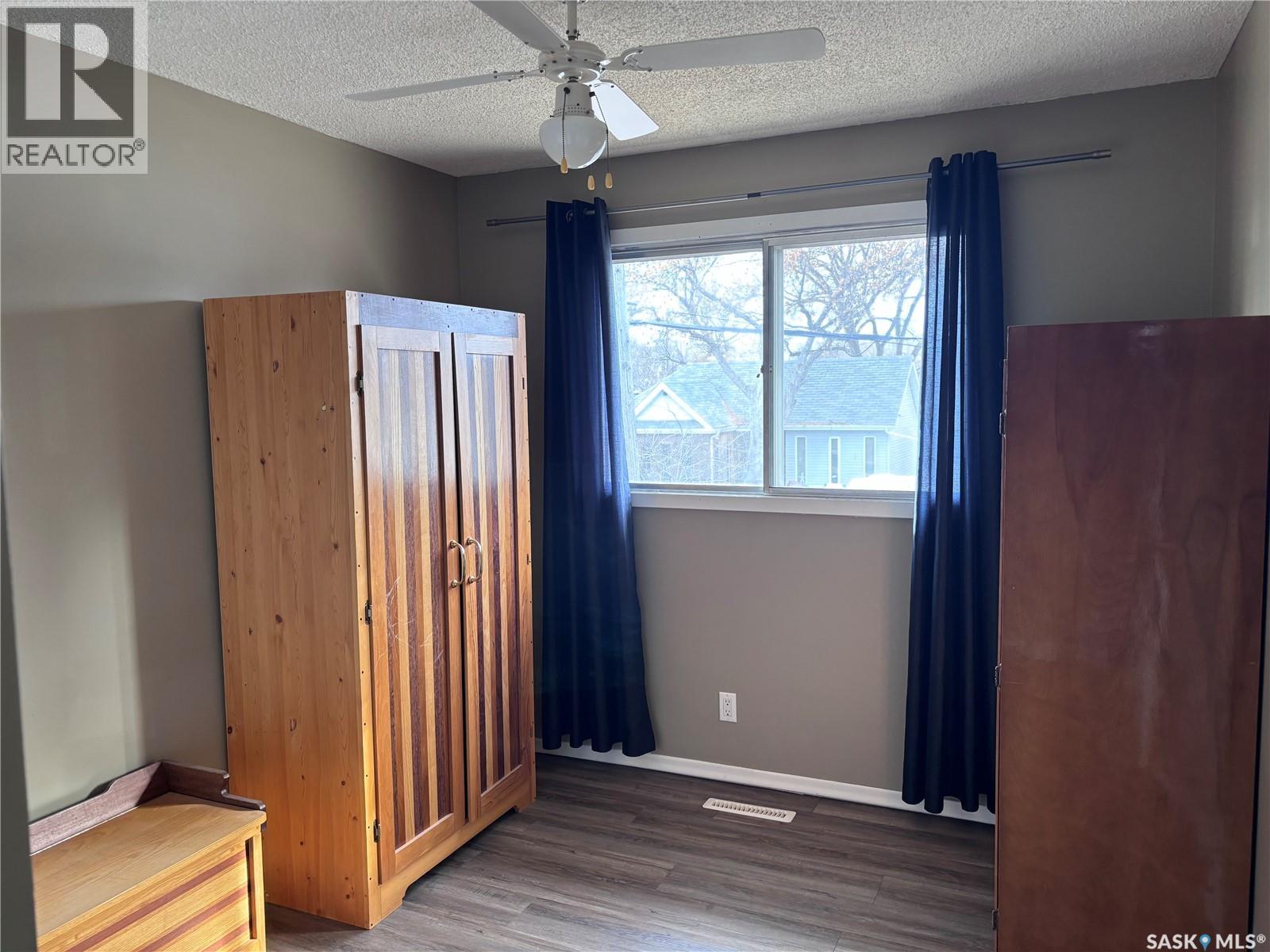 Single Family House Bi-level for Sale in  th AVENUE NE Swift Current 