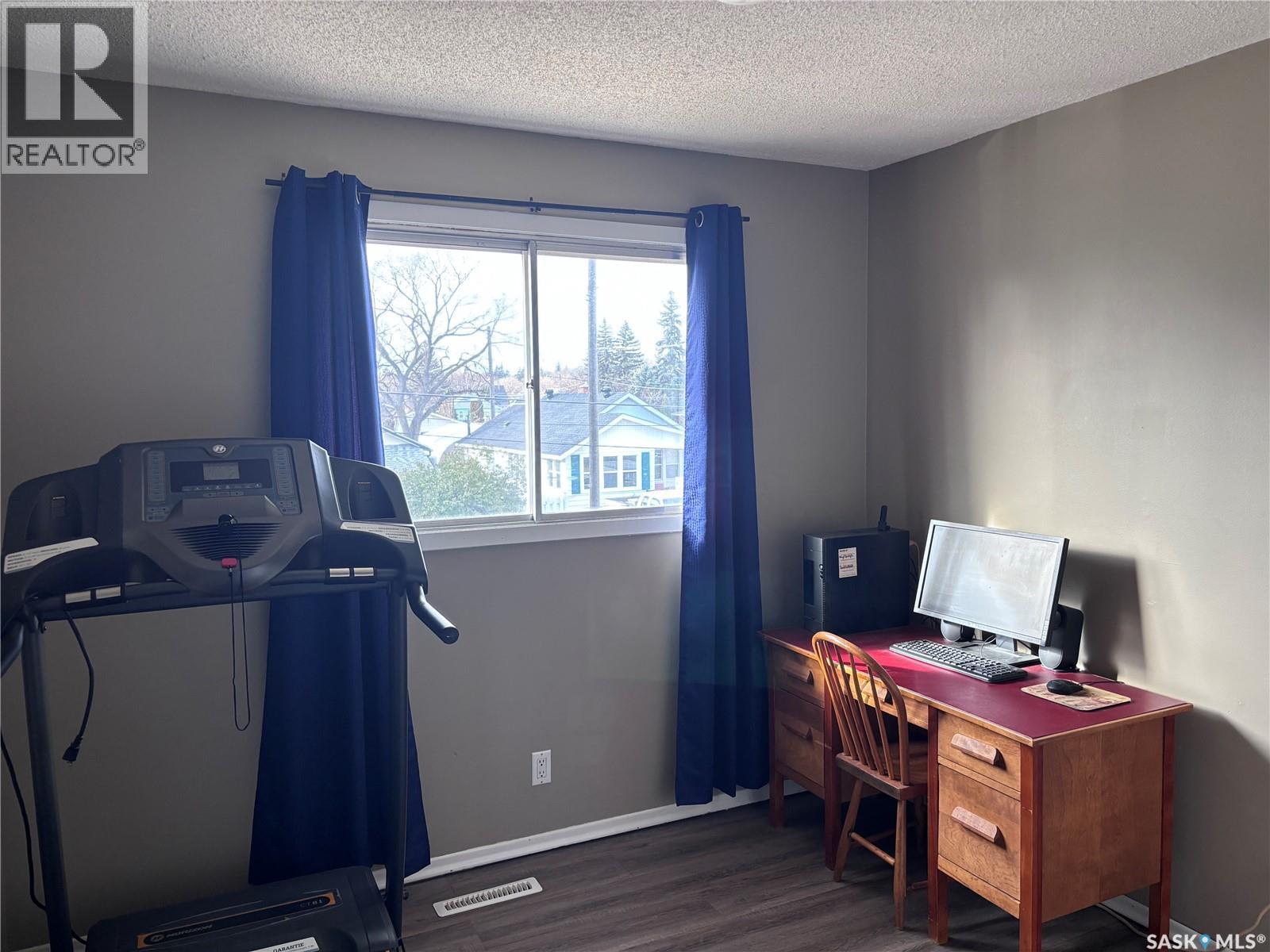Single Family House Bi-level for Sale in  th AVENUE NE Swift Current 