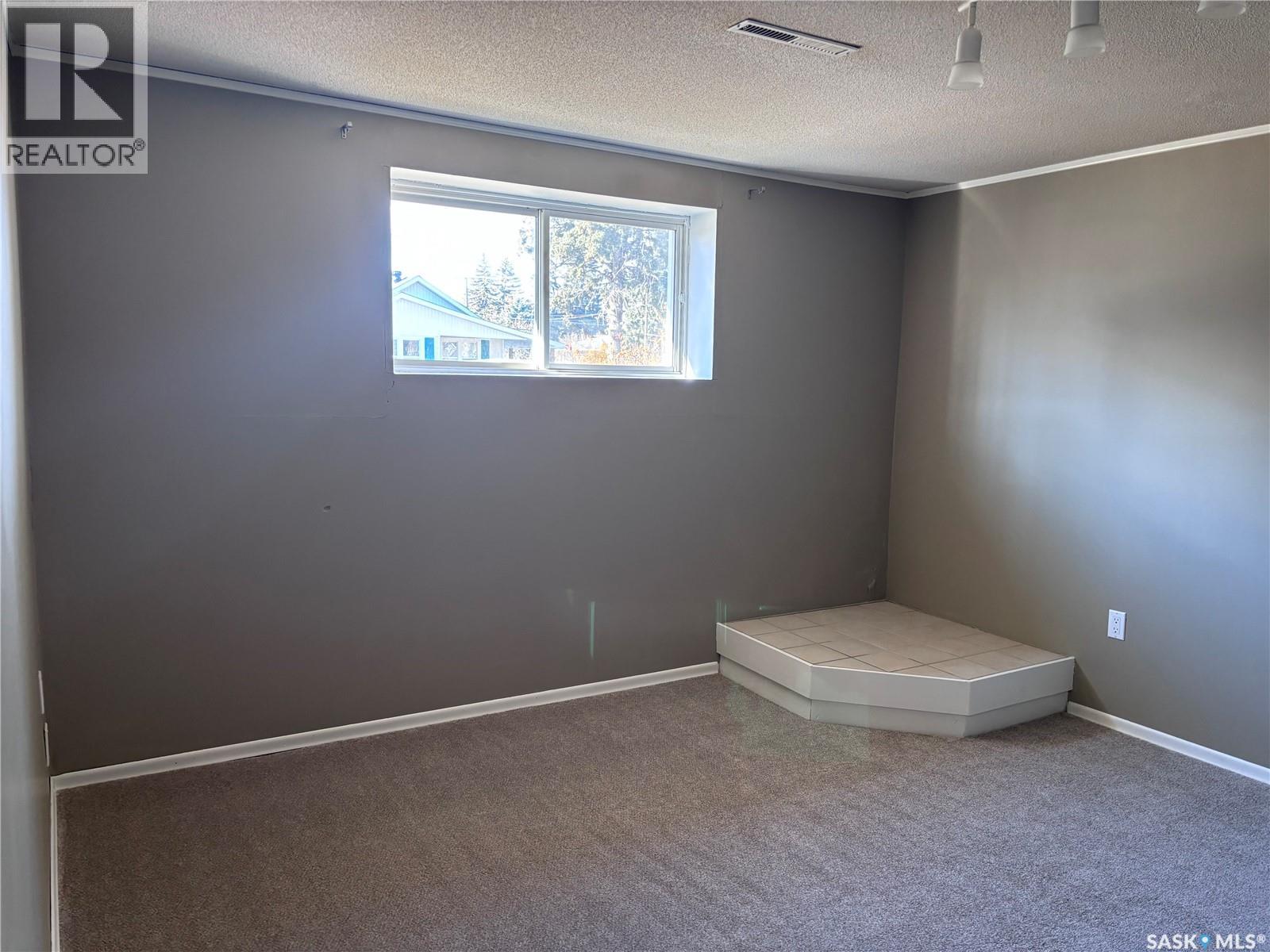 Single Family House Bi-level for Sale in  th AVENUE NE Swift Current 