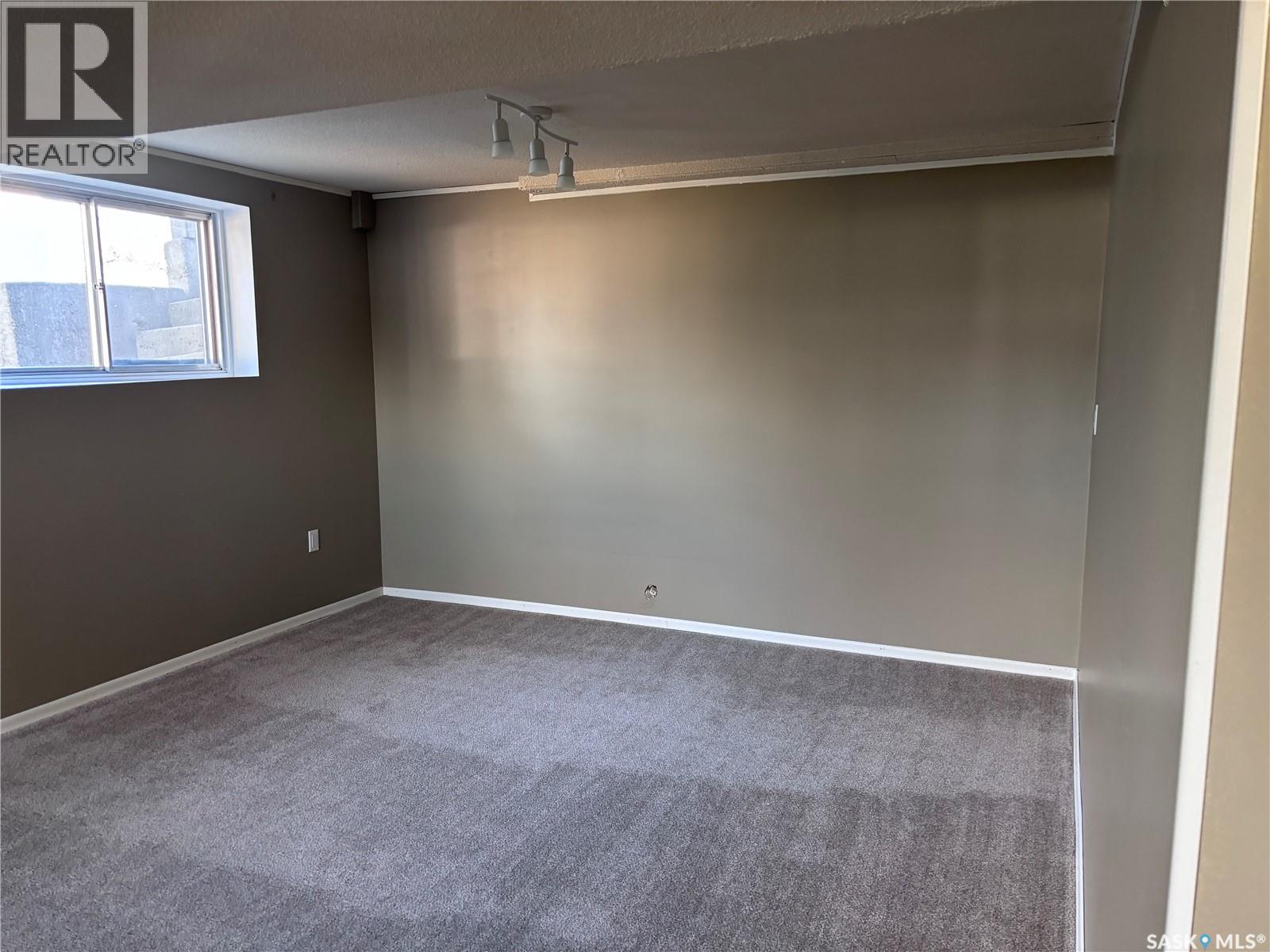 Single Family House Bi-level for Sale in  th AVENUE NE Swift Current 