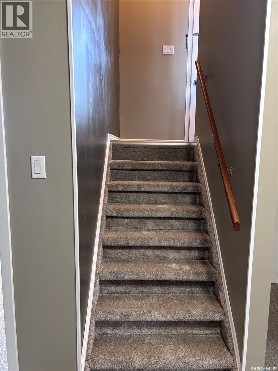 Single Family House Bi-level for Sale in  th AVENUE NE Swift Current 