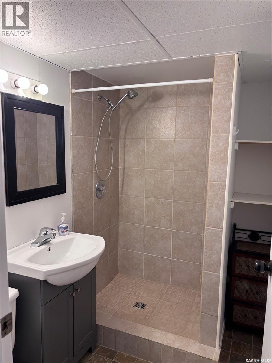 Single Family House Bi-level for Sale in  th AVENUE NE Swift Current 