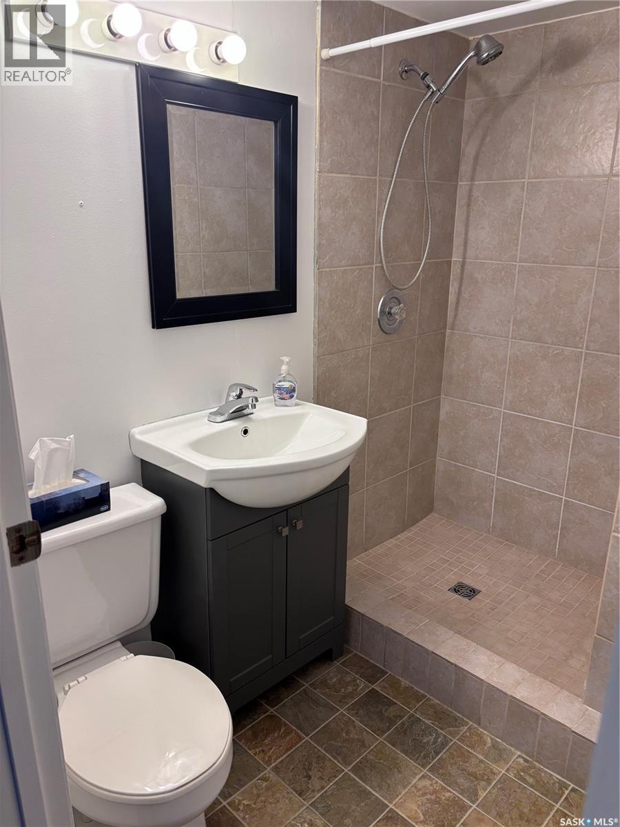 Single Family House Bi-level for Sale in  th AVENUE NE Swift Current 