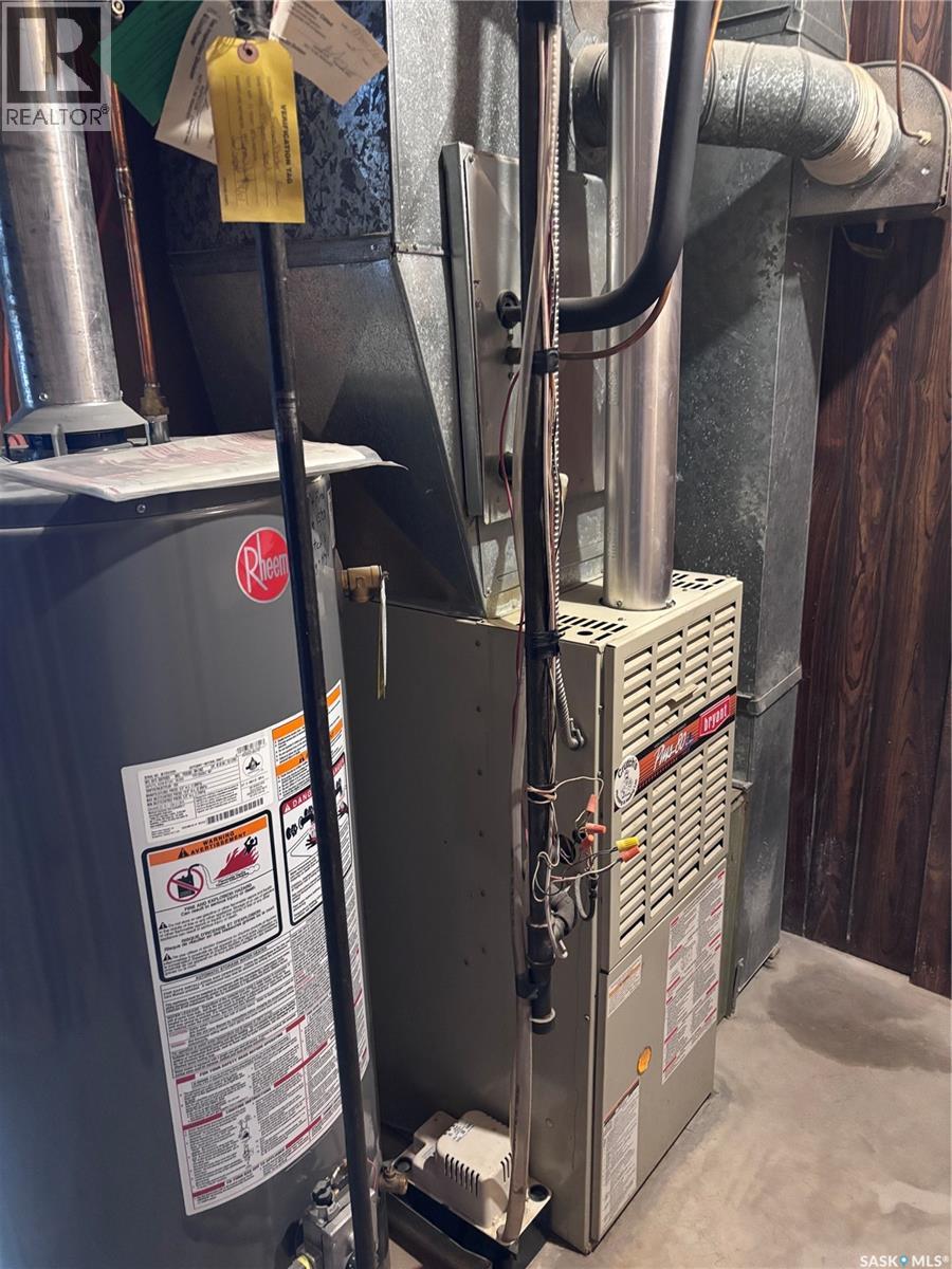 Single Family House Bi-level for Sale in  th AVENUE NE Swift Current 