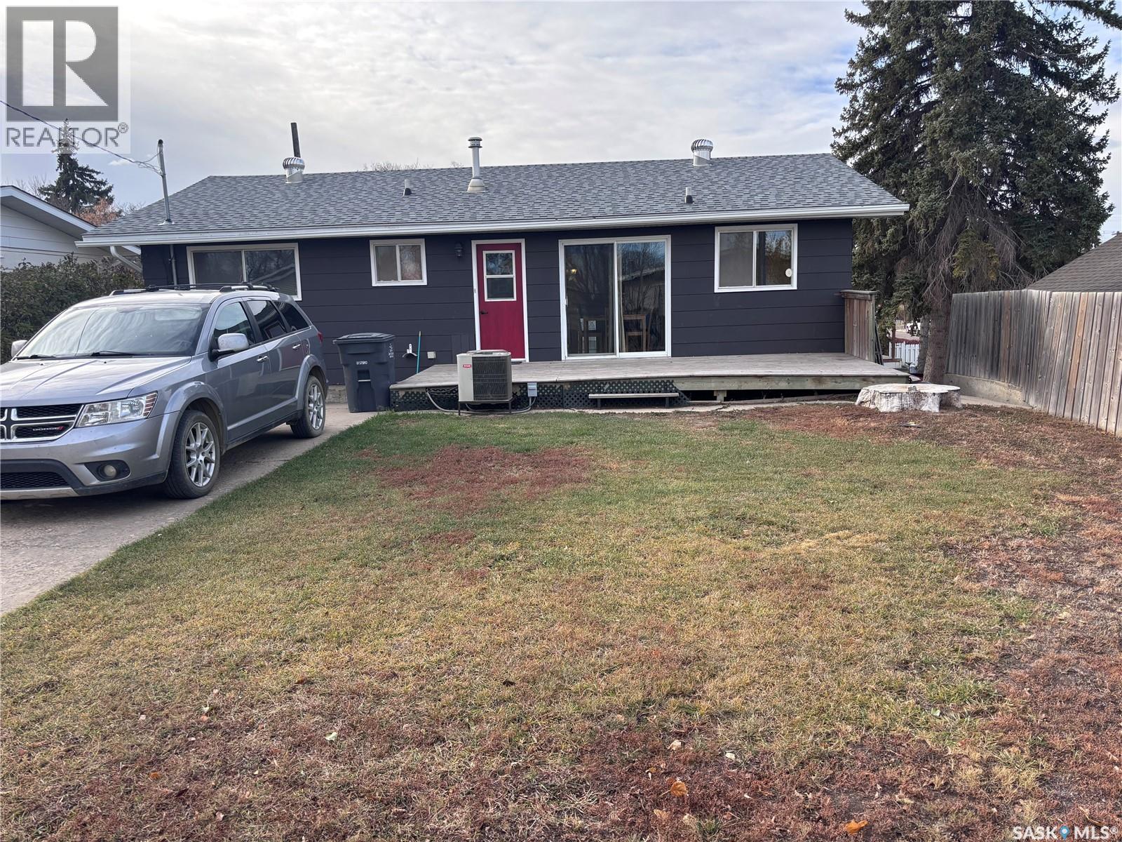 Single Family House Bi-level for Sale in  th AVENUE NE Swift Current 