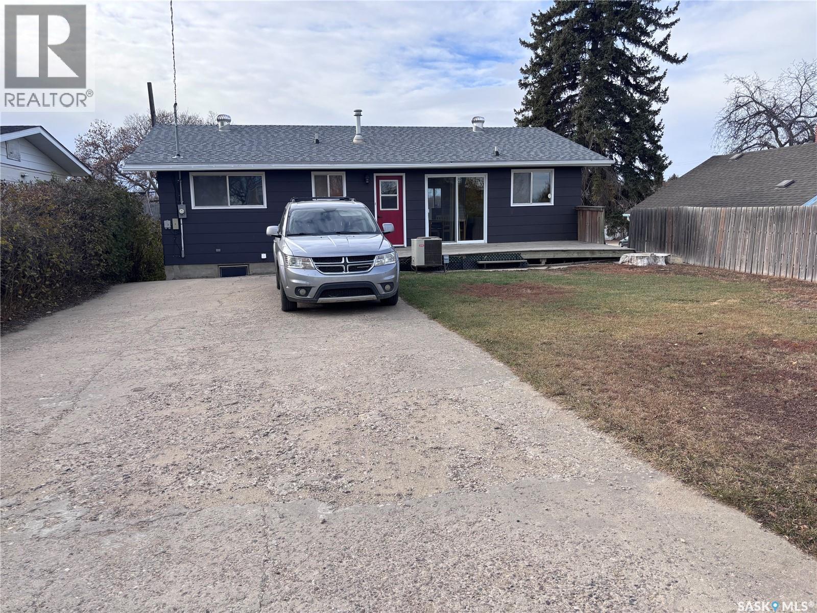 Single Family House Bi-level for Sale in  th AVENUE NE Swift Current 