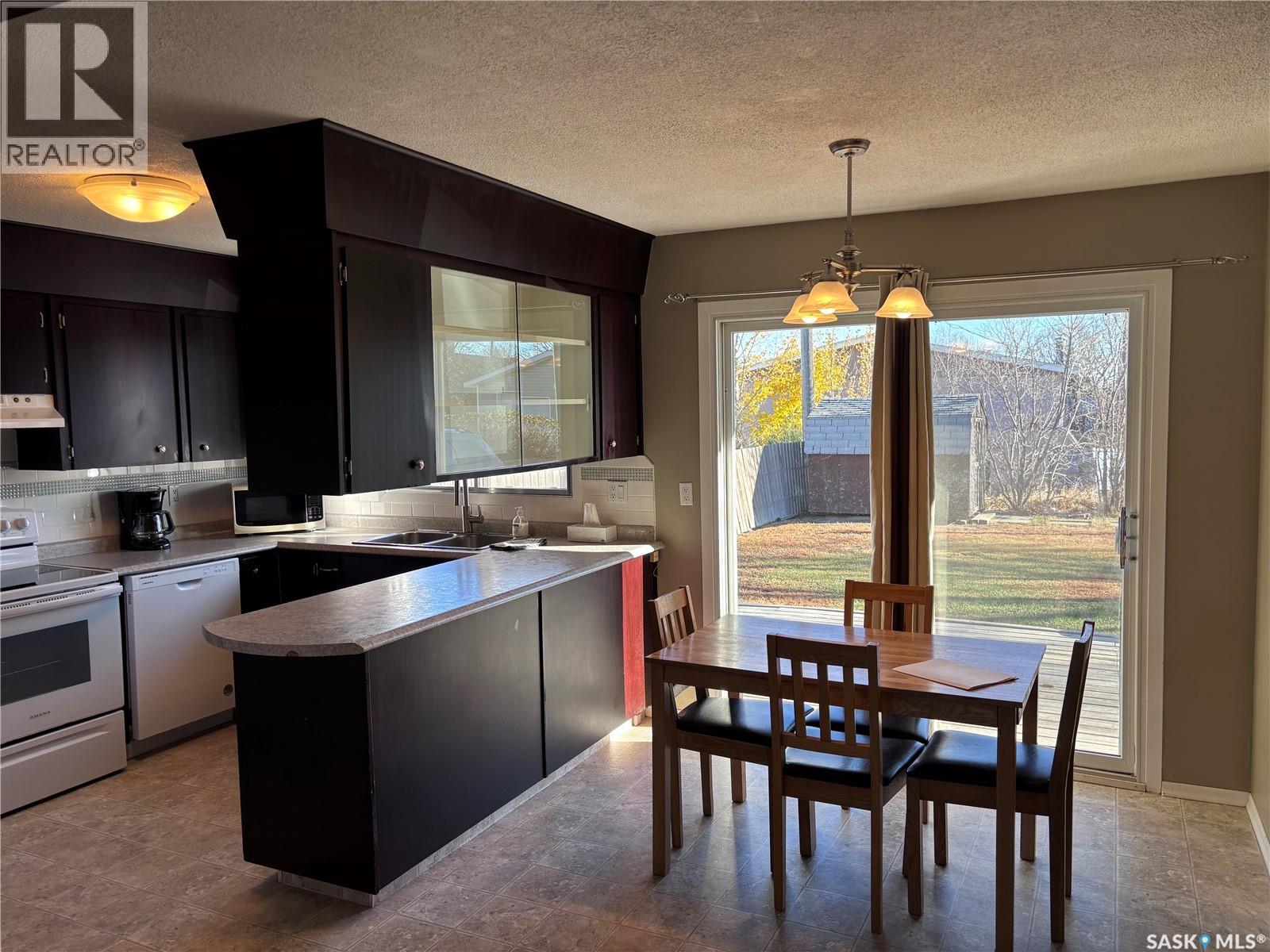 Single Family House Bi-level for Sale in  th AVENUE NE Swift Current 